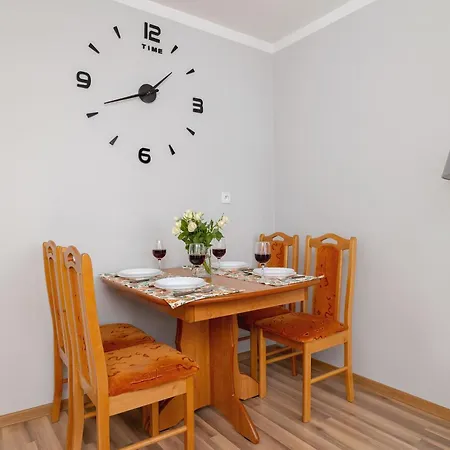Klimatyczny Apartament Z Parkingiem By Renters *
