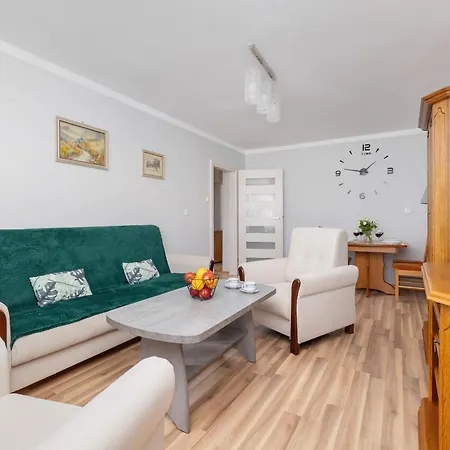 Klimatyczny Apartament Z Parkingiem By Renters Appartamento